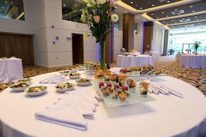 Imagen del bar/restaurante del Hotel Y Casino Del Rio Cipolletti. Foto 2