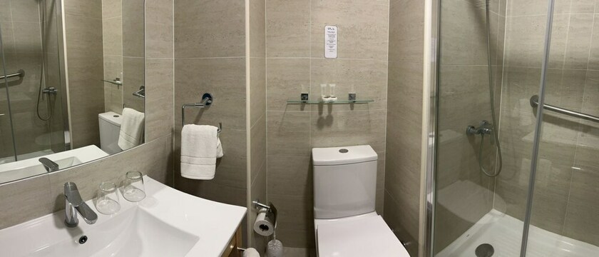 Imagen de la habitación del Hotel Y Departamentos La Serena. Foto 26