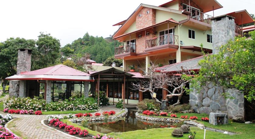 Imagen de los exteriores del Hotel Y Restaurante El Oasis. Foto 7