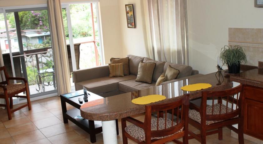 Imagen de los interiores del Hotel Y Restaurante El Oasis. Foto 10