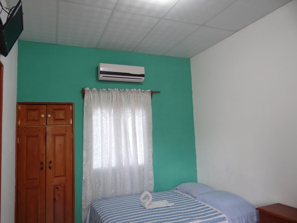 Imagen de la habitación del Hotel Y Restaurante Las Gardenias. Foto 9