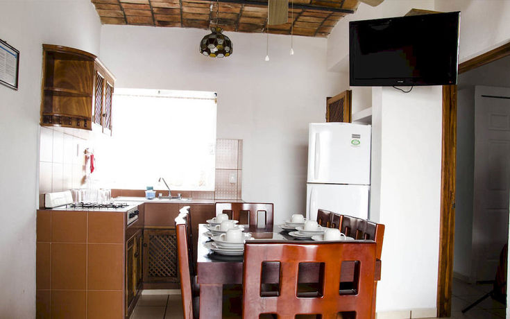 Imagen de la piscina del Hotel Y Suites Mar Y Sol. Foto 9