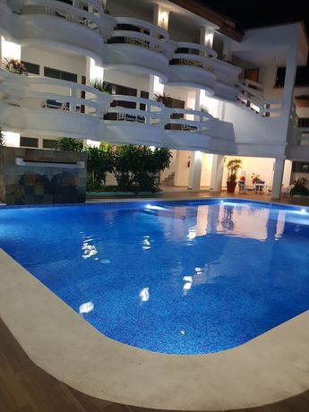 Imagen de la piscina del Hotel Y Suites Plaza Manzanillo. Foto 3