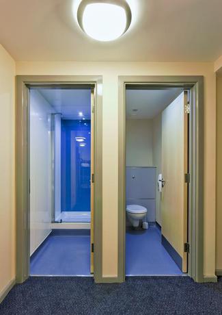 Imagen de los interiores del Hotel YHA London St Pancras. Foto 7