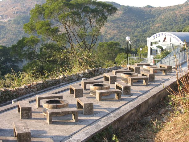 Imagen de los exteriores del Hotel YHA Sze Lok Yuen Tai Mo Shan Youth Hostel. Foto 7