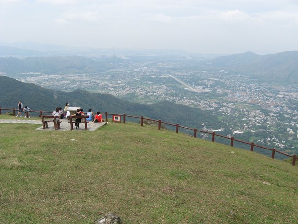 Imagen de los exteriores del Hotel YHA Sze Lok Yuen Tai Mo Shan Youth Hostel. Foto 9