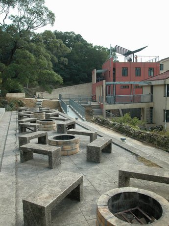 Imagen de los interiores del Hotel YHA Sze Lok Yuen Tai Mo Shan Youth Hostel. Foto 16