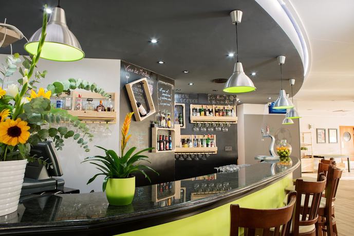 Imagen del bar/restaurante del Hotel YIT Ciudad de Elche. Foto 4