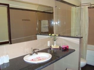 Imagen de la habitación del Hotel YK Home Luxury Villa. Foto 2