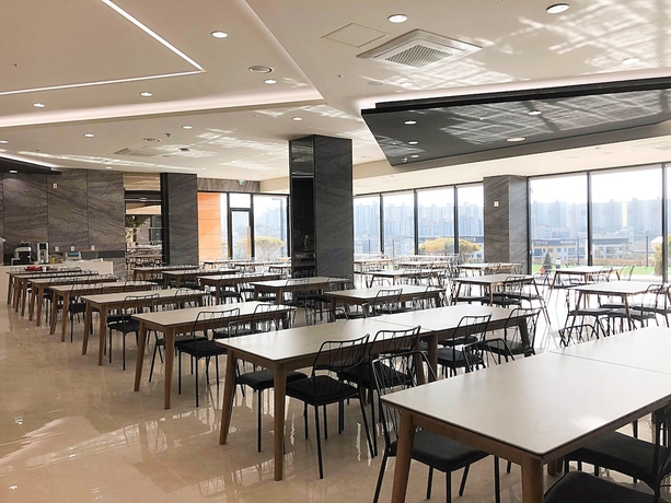 Imagen del bar/restaurante del Hotel YMCA YOUTH CENTER. Foto 2