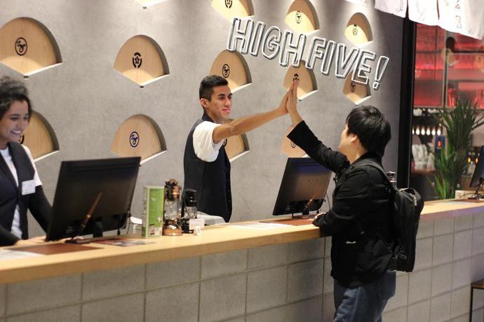 Imagen de los interiores del Hotel YOLO HOTEL. Foto 6