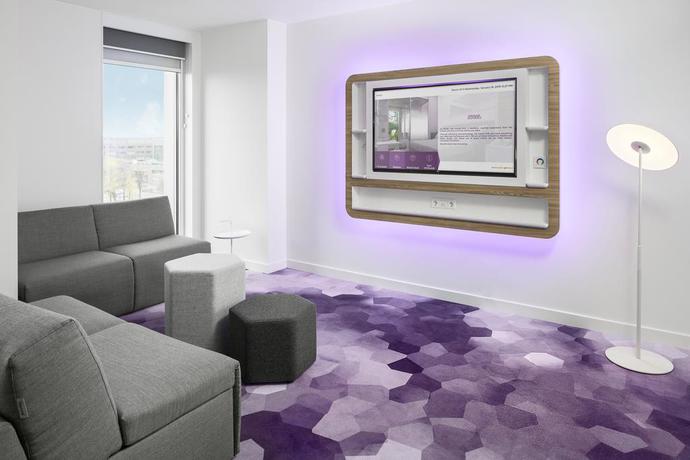 Imagen de la habitación del Hotel YOTEL Amsterdam. Foto 5