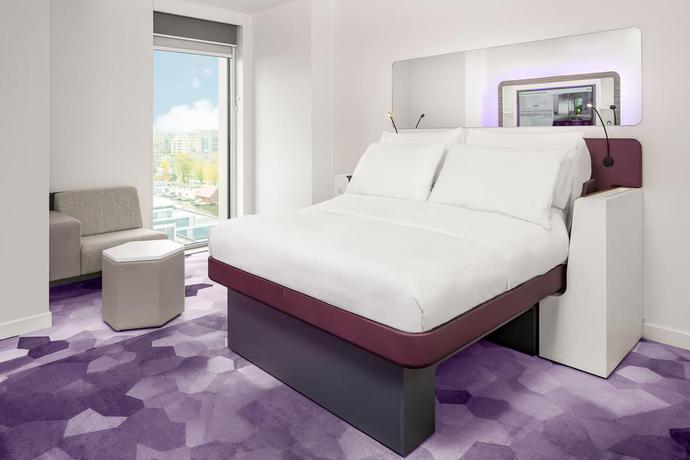 Imagen de la habitación del Hotel YOTEL Amsterdam. Foto 7