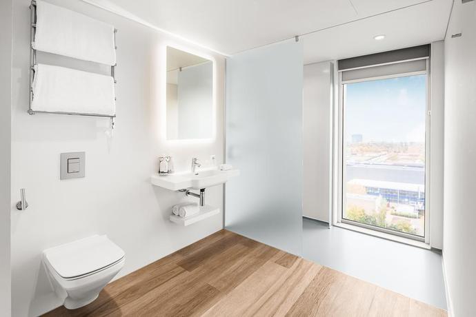 Imagen de la habitación del Hotel YOTEL Amsterdam. Foto 11