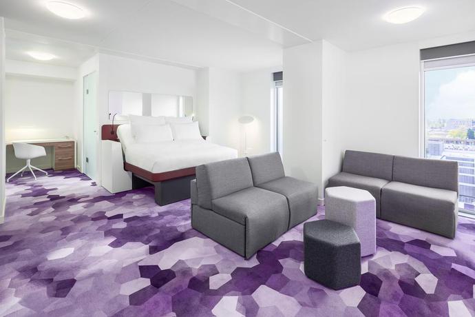 Imagen de la habitación del Hotel YOTEL Amsterdam. Foto 12