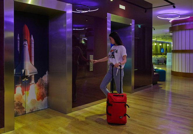 Imagen de los interiores del Hotel YOTEL Istanbul Airport LANDSIDE, City Entrance. Foto 19