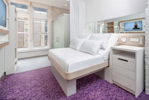 Imagen de la habitación del Hotel YOTEL San Francisco. Foto 5