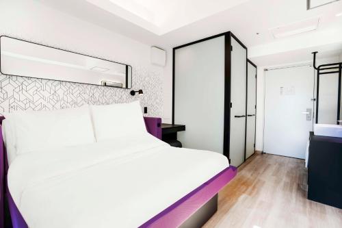 Imagen de la habitación del Hotel YOTEL Tokyo Ginza. Foto 20
