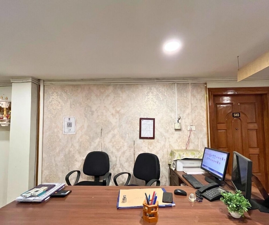 Imagen de los interiores del Hotel YSM Grand, Guwahati. Foto 11