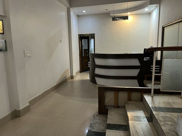 Imagen general del Hotel YSM Grand, Tezpur. Foto 8
