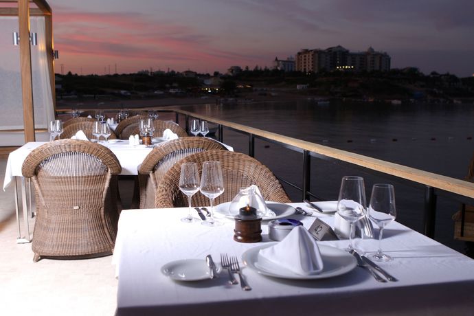 Imagen de los exteriores del Hotel Yacht Club. Foto 9