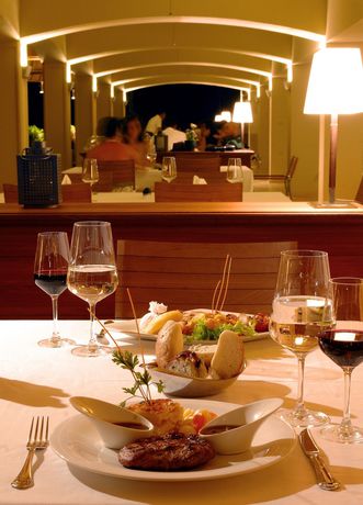 Imagen de los exteriores del Hotel Yacht Club. Foto 11