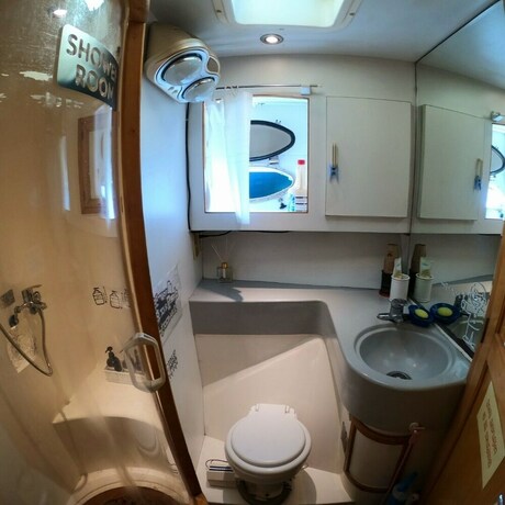 Imagen de la habitación del Hotel Yacht King. Foto 25