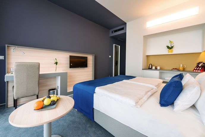 Imagen de la habitación del Hotel Yacht Wellness and Business. Foto 3
