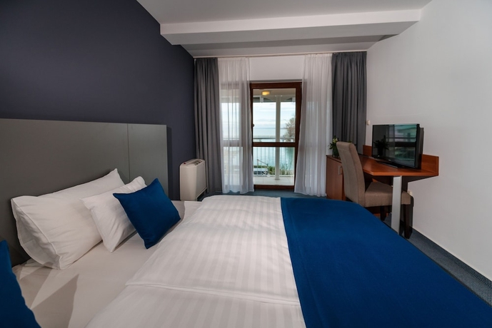 Imagen de la habitación del Hotel Yacht Wellness and Business. Foto 6