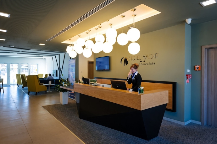 Imagen de los interiores del Hotel Yacht Wellness and Business. Foto 18