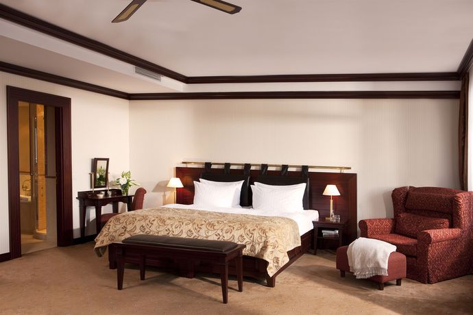 Imagen de los interiores del Hotel Yachthafenresidenz Hohe Duene. Foto 14