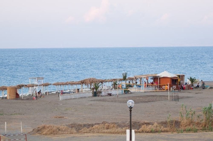 Imagen de los exteriores del Hotel Yachting Club Mare. Foto 4