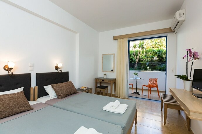 Imagen general del Hotel Yacinthos. Foto 8