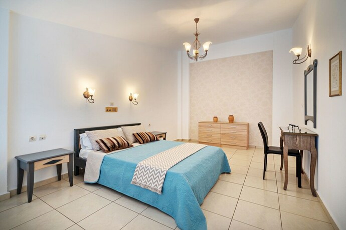 Imagen de la habitación del Hotel Yacinthos. Foto 11