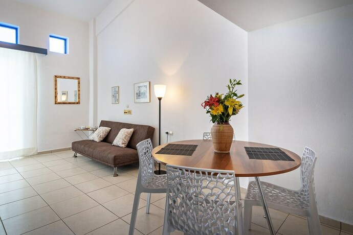 Imagen de la habitación del Hotel Yacinthos. Foto 13