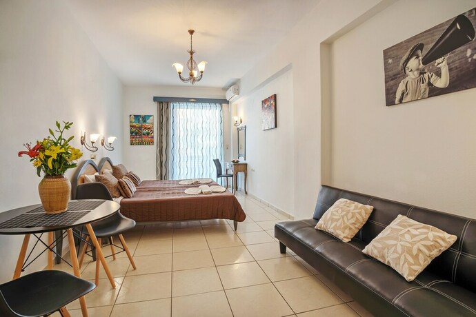 Imagen de la habitación del Hotel Yacinthos. Foto 14