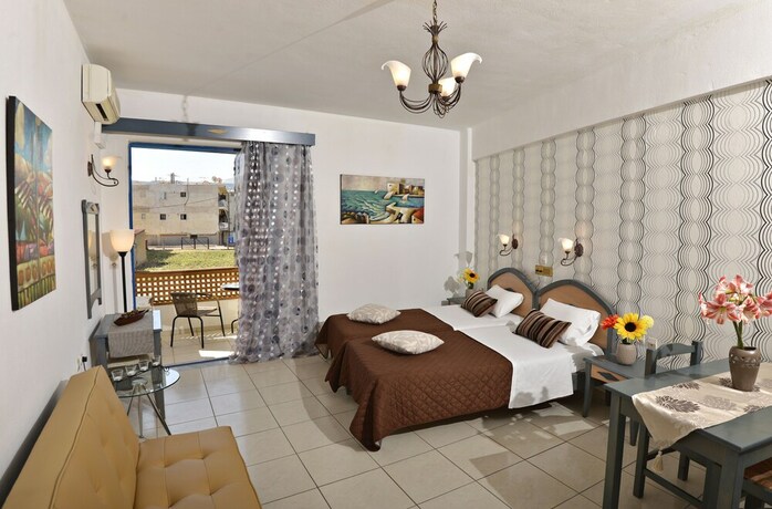 Imagen de la habitación del Hotel Yacinthos. Foto 23