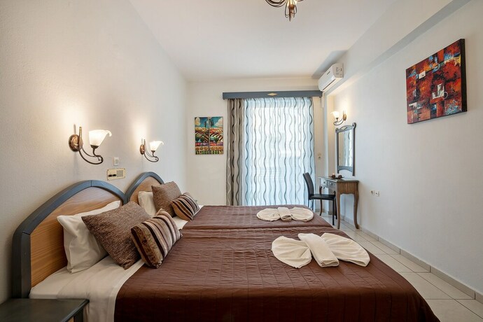 Imagen de la habitación del Hotel Yacinthos. Foto 26