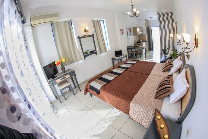 Imagen de la habitación del Hotel Yacinthos. Foto 27