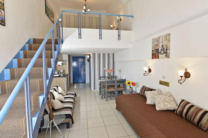 Imagen de la habitación del Hotel Yacinthos. Foto 28