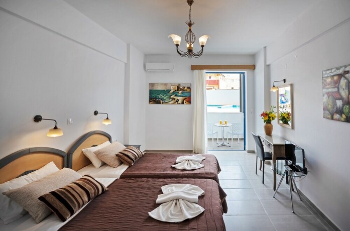 Imagen de la habitación del Hotel Yacinthos. Foto 33