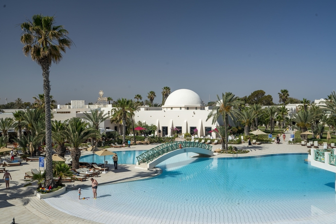 Imagen de la piscina del Hotel Yadis Djerba Thalasso and Golf. Foto 19