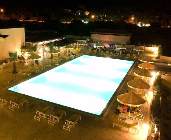 Imagen de la piscina del Hotel Yadis Morjane Tabarka. Foto 17