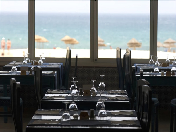 Imagen del bar/restaurante del Hotel Yadis Morjane Tabarka. Foto 5