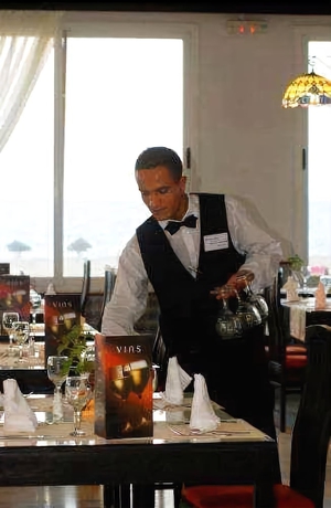 Imagen del bar/restaurante del Hotel Yadis Morjane Tabarka. Foto 6