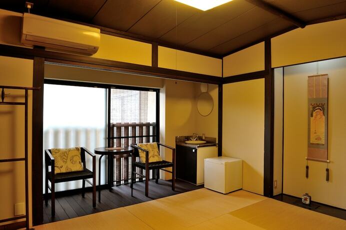 Imagen de la habitación del Hotel Yadoya Nishijinso. Foto 13