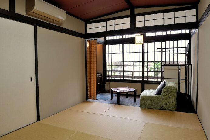 Imagen de la habitación del Hotel Yadoya Nishijinso. Foto 15