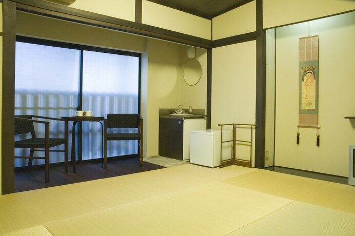 Imagen de la habitación del Hotel Yadoya Nishijinso. Foto 17