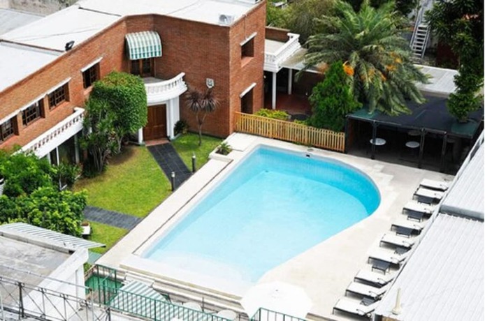 Imagen de la piscina del Hotel Yaguaron. Foto 17