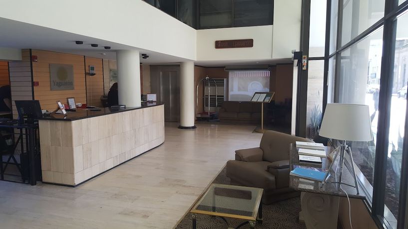 Imagen de los interiores del Hotel Yaguaron. Foto 12